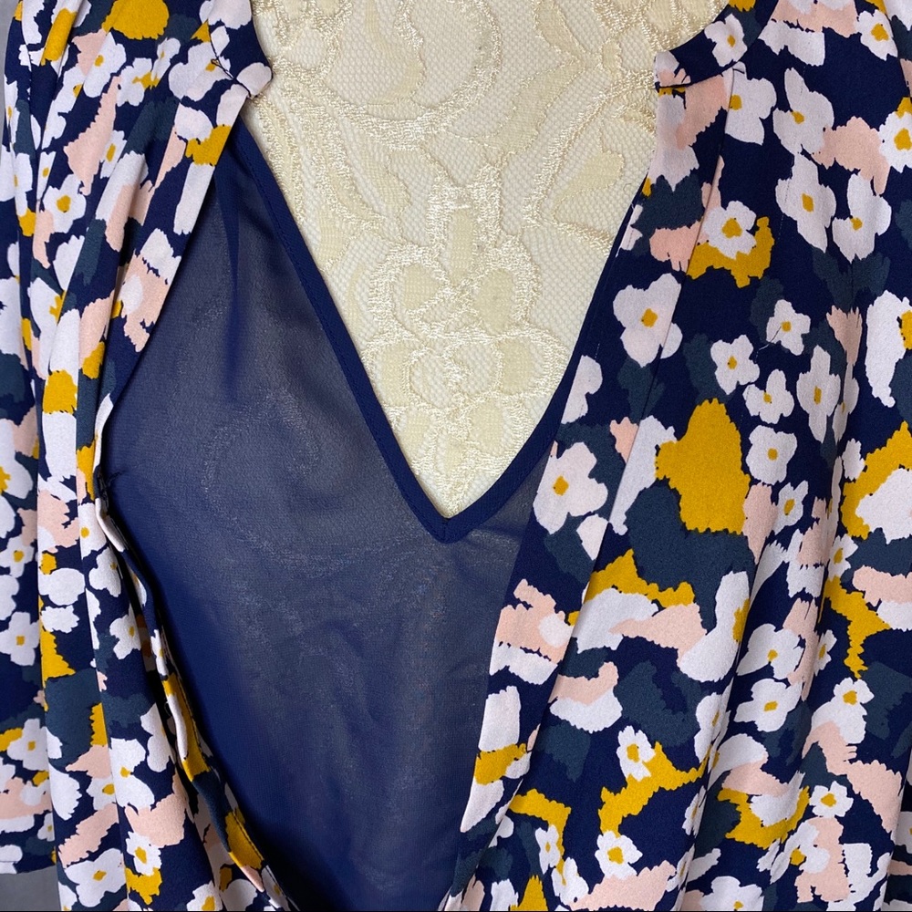 Abstract Floral Pattern Top - Picture 4 of 5